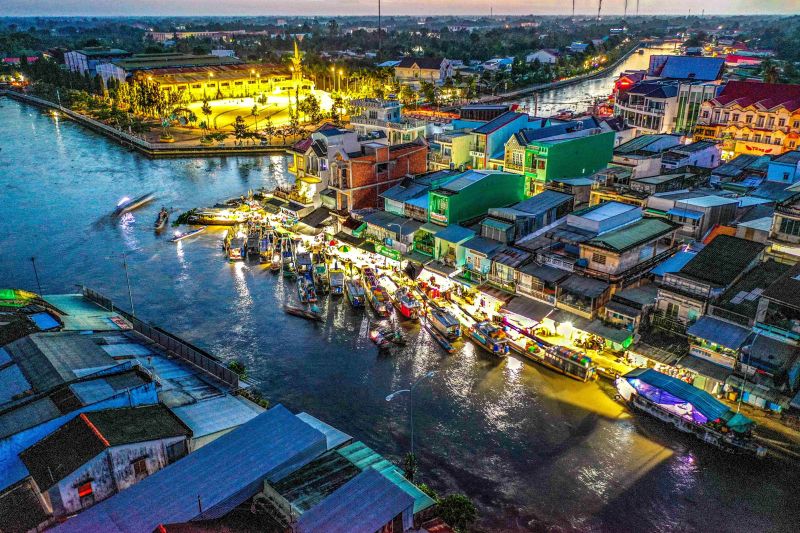 Chợ nổi Ngã Năm