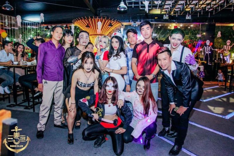 Cho thuê trang phục đạo cụ biểu diễn Vhunter - Thợ Săn Việt