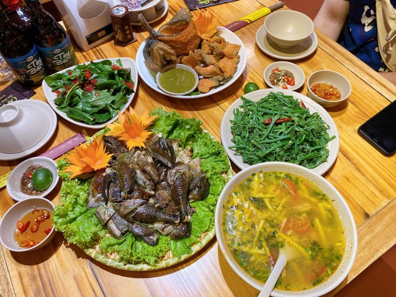 Chợ Tình Quán