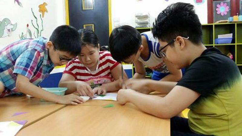 Cho trẻ học nhóm