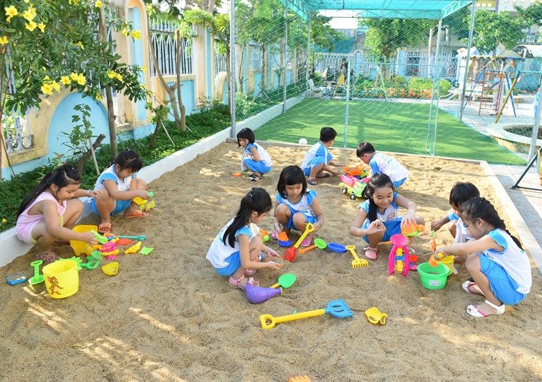Cho trẻ vận động đầy đủ