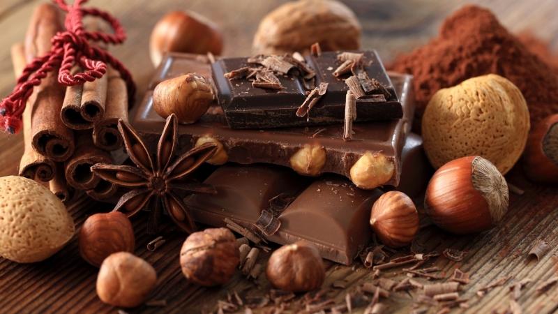 Nếu bạn ăn socola trước khi đi ngủ sẽ khiến cơ thể không thể nào rơi vào trạng thái tĩnh tâm để đi vào giấc ngủ, gây khó ngủ.