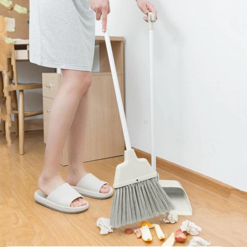 Chổi và vật dụng vệ sinh nhà cửa
