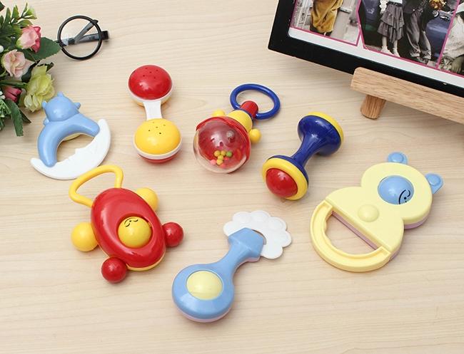 Đồ chơi phải phù hợp với lứa tuổi của con.