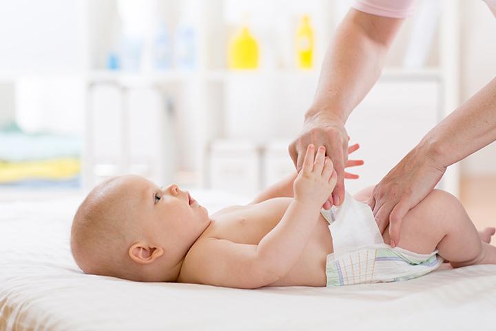 Chọn tã giấy cho trẻ sơ sinh căn cứ vào kích thước và trọng lượng (ảnh minh họa)
