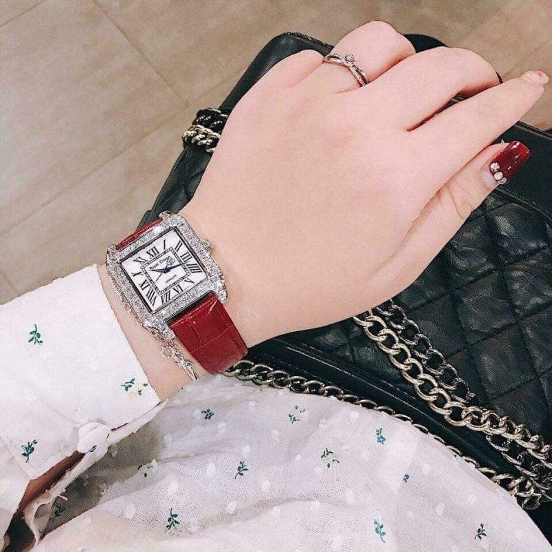 Dáng đồng hồ nữ cho cổ tay xương to