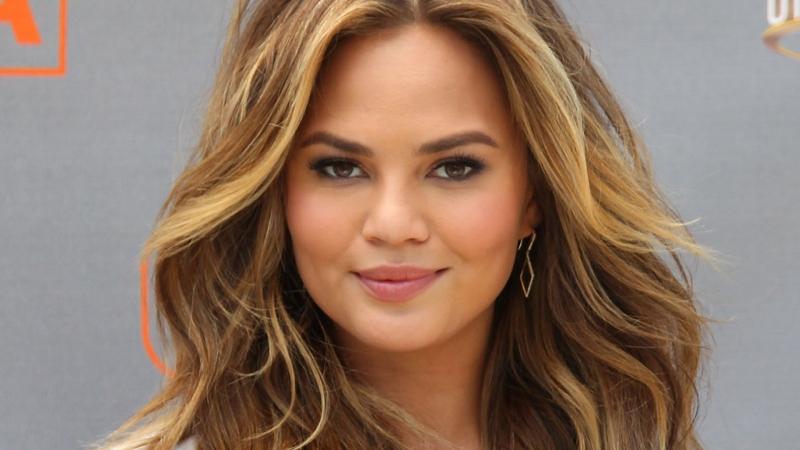 Chrissy Teigen nổi tiếng với