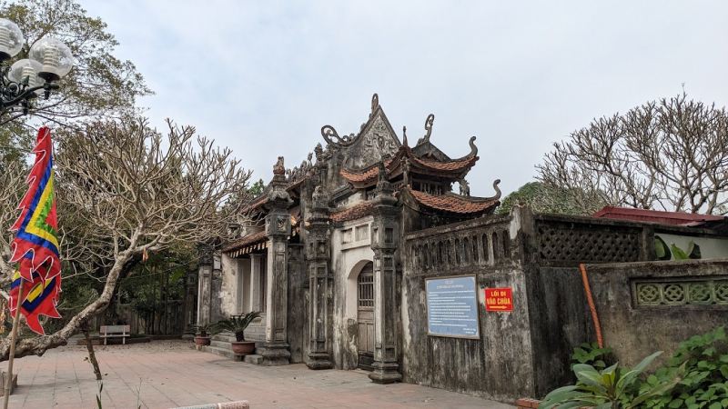 Quang cảnh trước Chùa Bà Đanh
