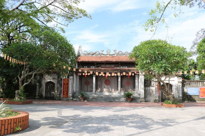 Cổng vào Chùa Bà Đanh