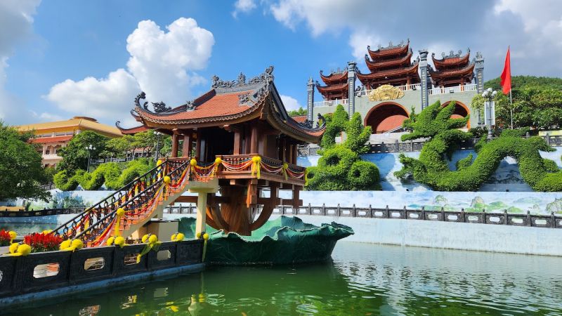 Chùa Ba Vàng