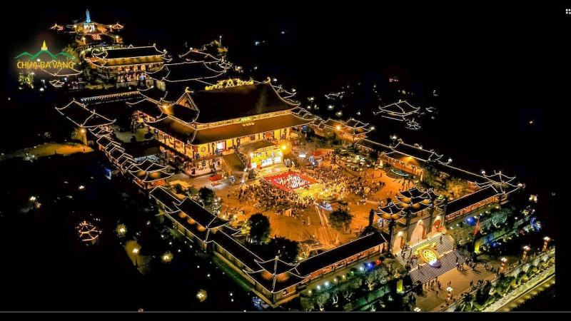 Toàn cảnh Chùa Ba Vàng về đêm