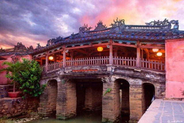 Chùa Cầu Hội An lúc hoàng hôn