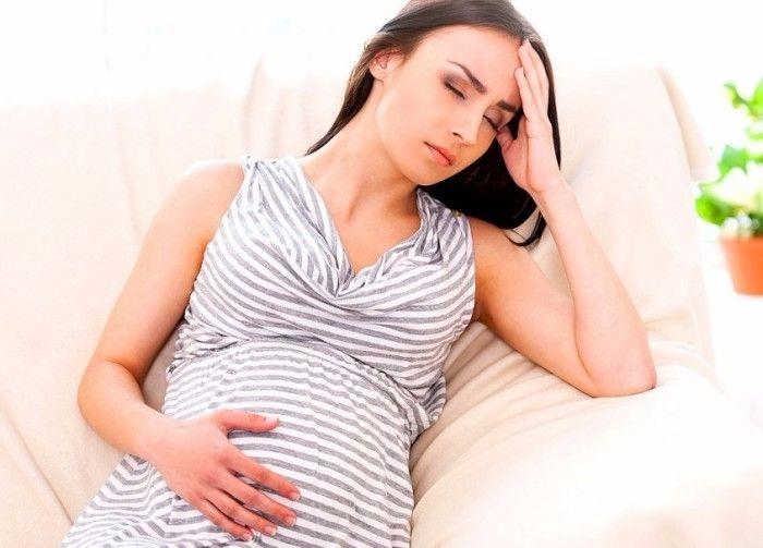 Rau diếp cá chữa tiểu buốt và tiểu rắt.