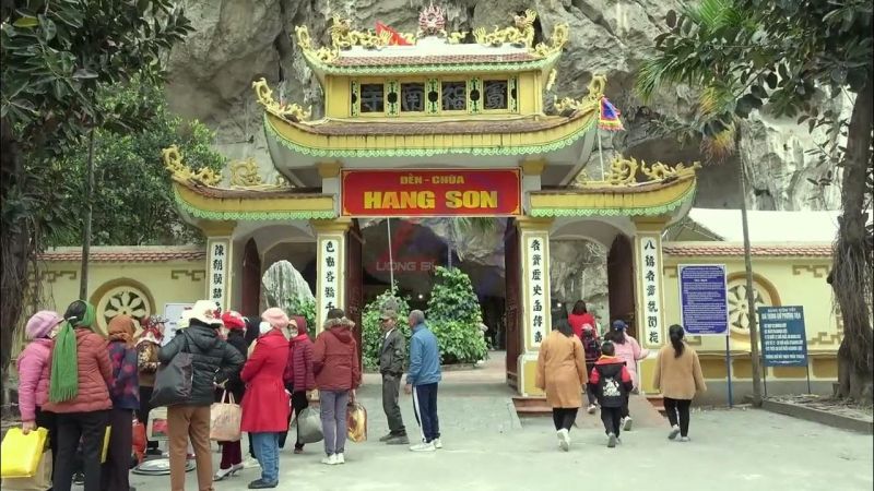 Cồng chùa Hang Son