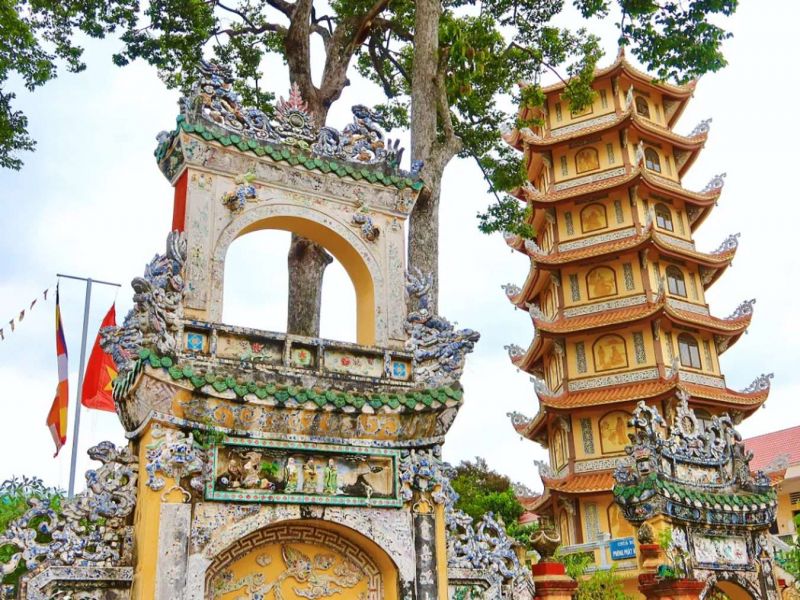 Chùa Hội Khánh – Chùa có tượng Phật nhập niết bàn nằm trên mái chùa dài nhất Châu Á