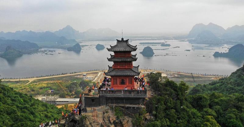 Chùa Hương nhìn từ trên cao