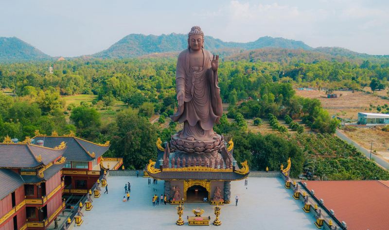 Tượng Phật A Di Đà cao 24m