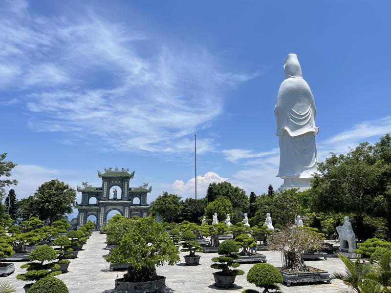Chùa Linh Ứng Bãi Bụt