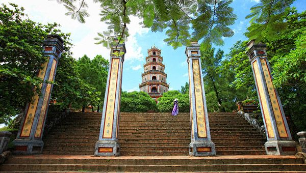 Cận cảnh chùa Thiên Mụ