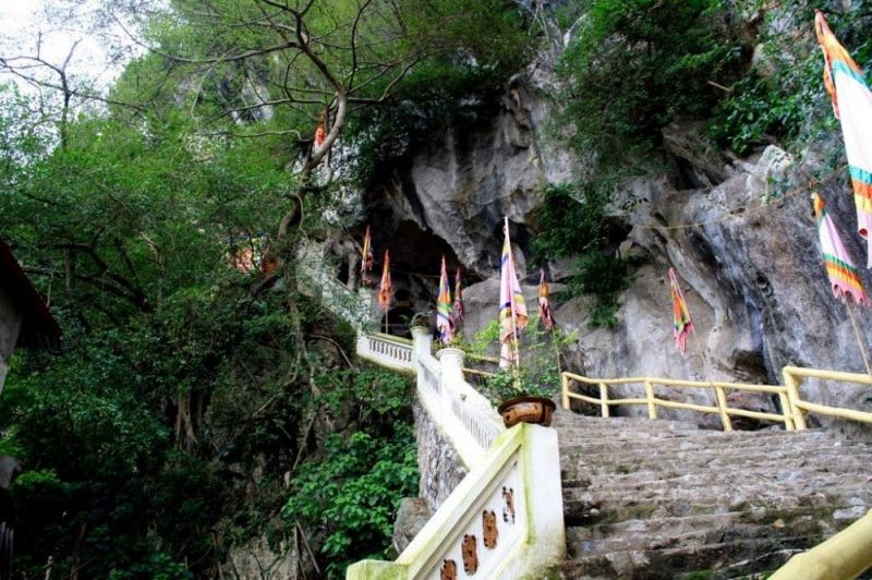 Cảnh Chùa Tiên mang đến cho du khách sự bình yên thoát tục