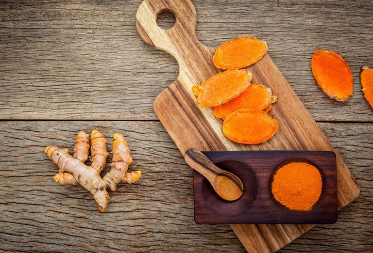 Chữa viêm lỗ chân lông bằng nghệ