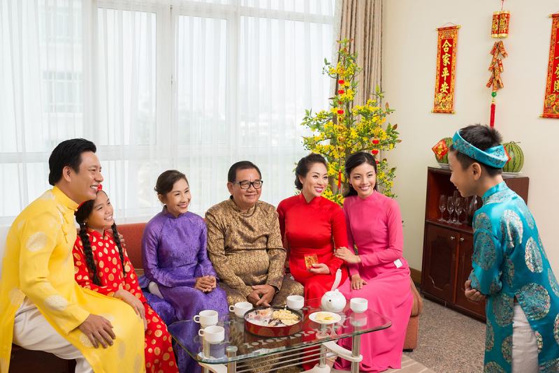 Chúc ba sức khỏe dồi dào, chúc mẹ thêm tuổi mới, ốm đau chẳng còn