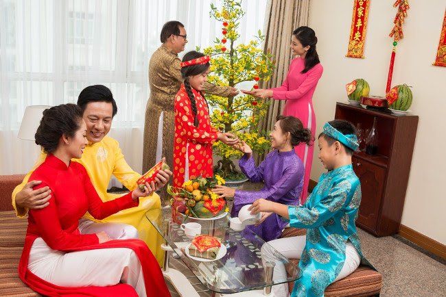 Chúc tết và mừng tuổi đầu năm
