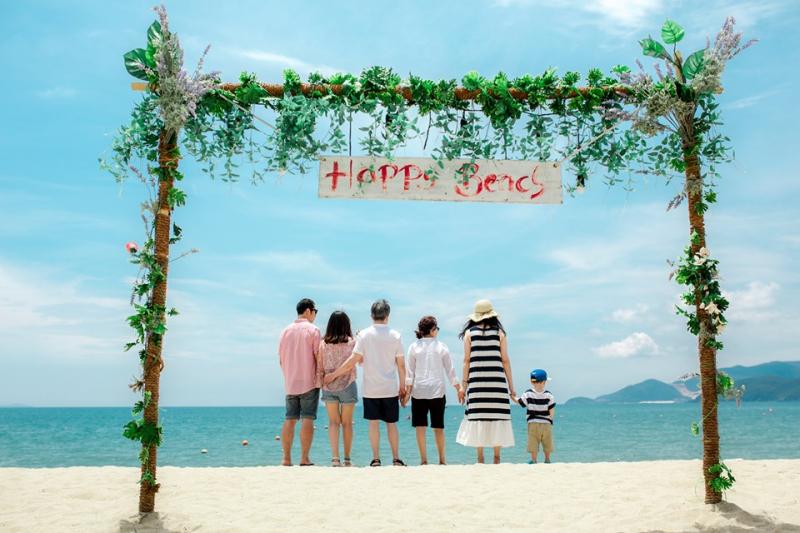 Chụp ảnh gia đình Nha Trang được biết đến bởi sự uy tín và chất lượng, sự chuyên nghiệp và có tâm trong từng bức ảnh