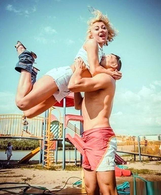 Chuyện gì xảy ra với anh ấy vậy?