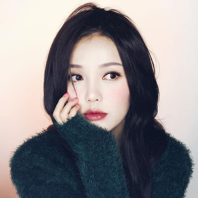 Clear Rose Color Makeup