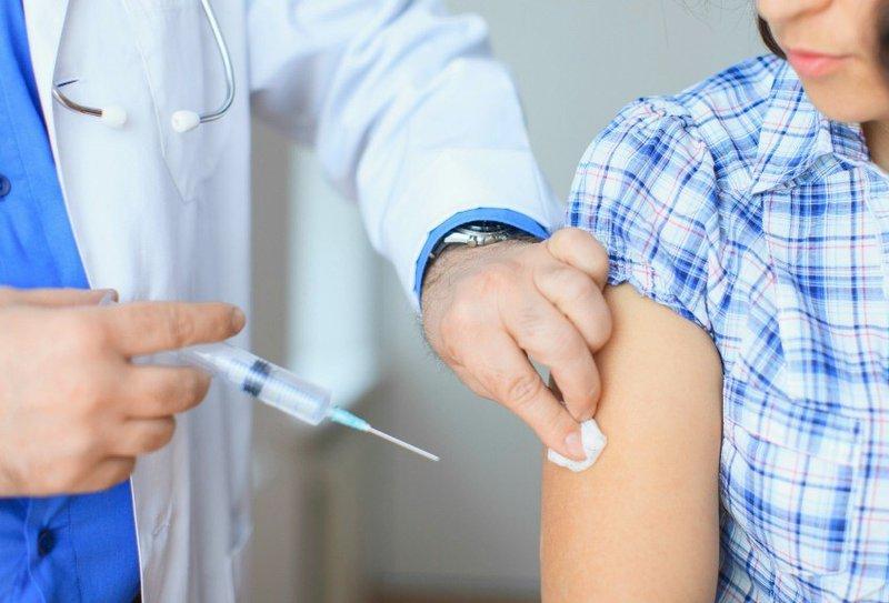 Có bất kỳ hạn chế hay nguy cơ nào cần biết trước khi quyết định tiêm vắc xin Gardasil 9 không?