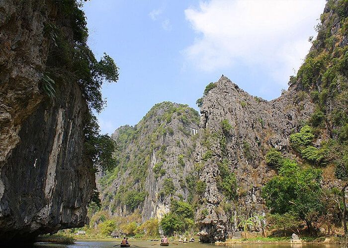 Phong cảnh núi rừng trùng điệp ở Cố đô Hoa Lư