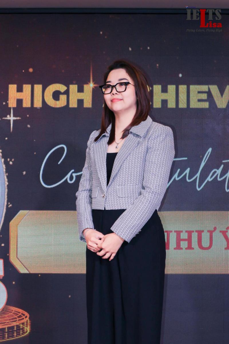 Cô Lisa Nguyễn
