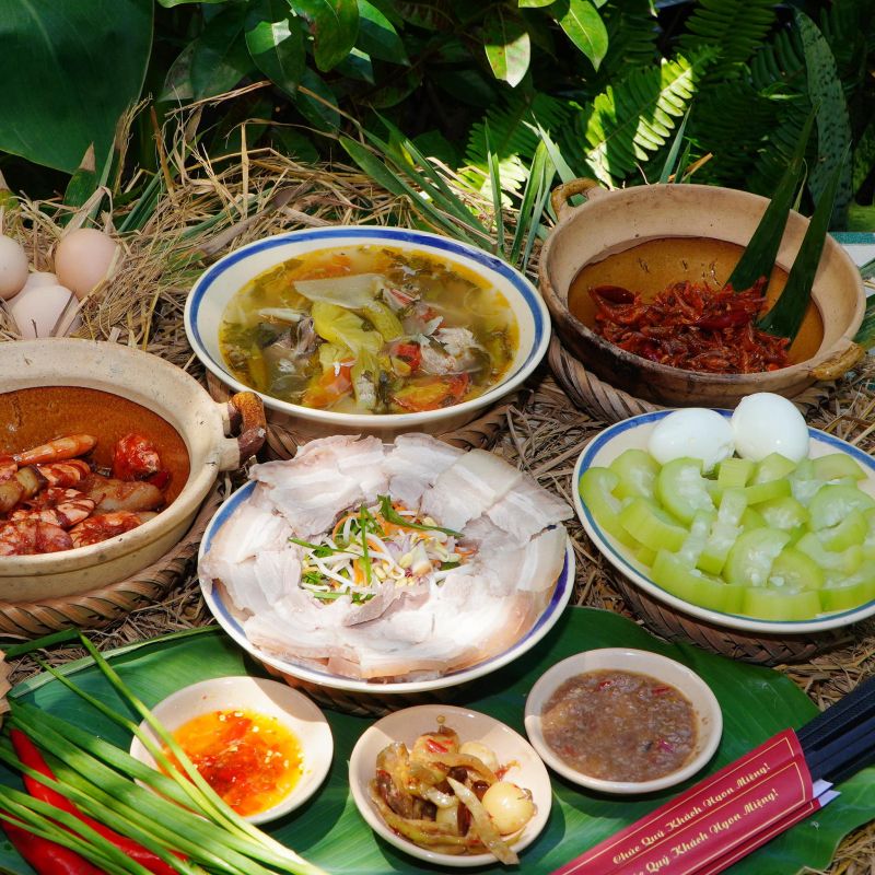 Cơm trưa Cổ Luỹ