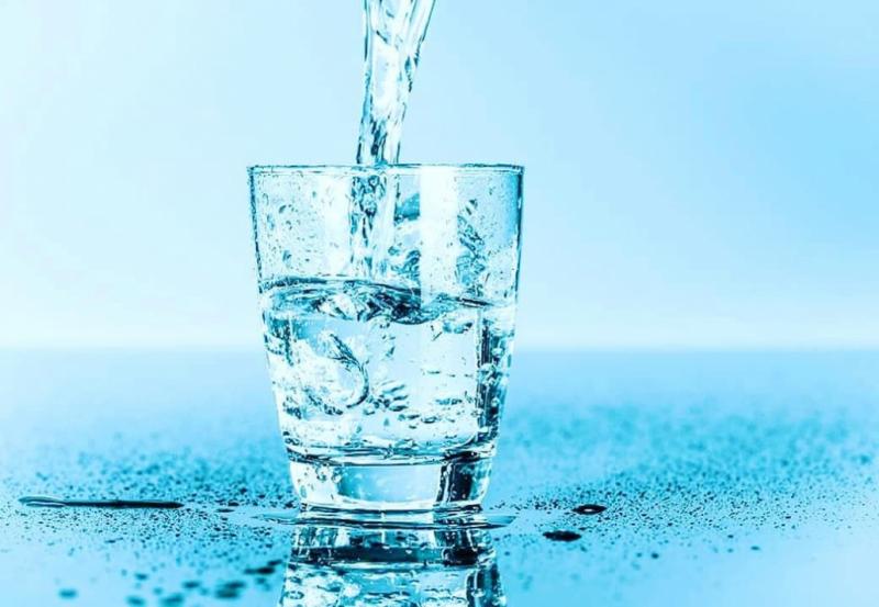 Có một cốc nước