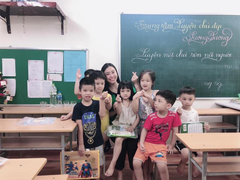 Cô Sương Sương cùng học trò