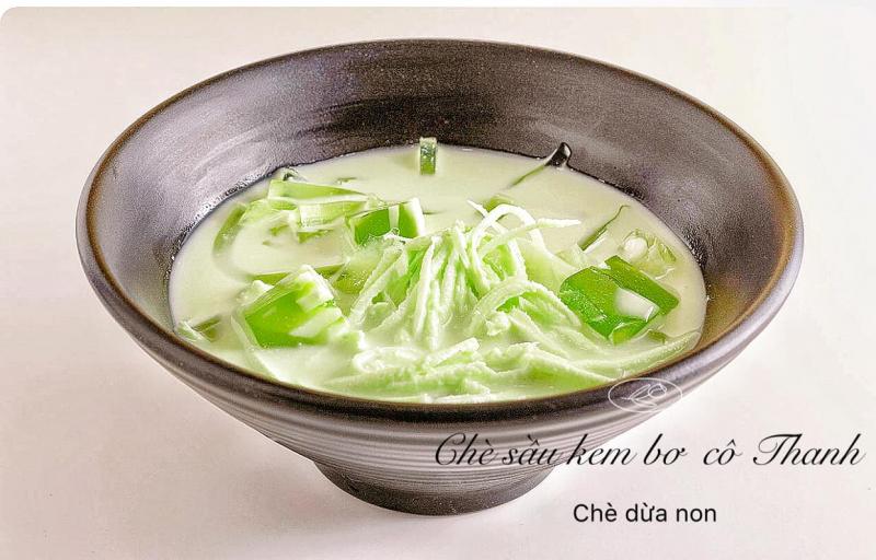 Cô Thanh - chè sầu và kem bơ