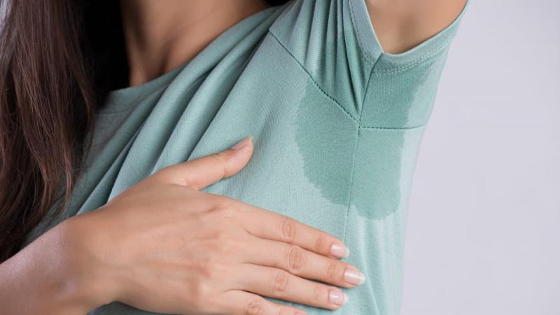 Cơ thể bạn có mùi mồ hôi nặng và đổ mồ hôi quá nhiều
