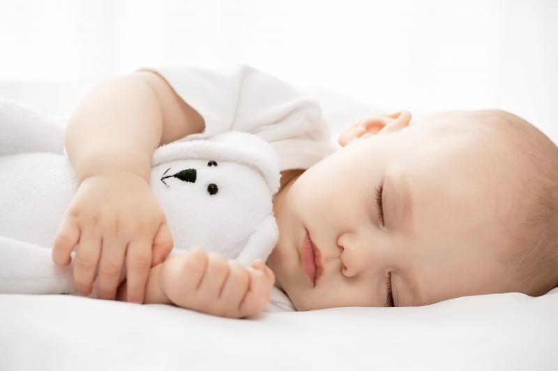 Có thể để thêm 1 cành dâu tằm trong phòng ngủ của bé.