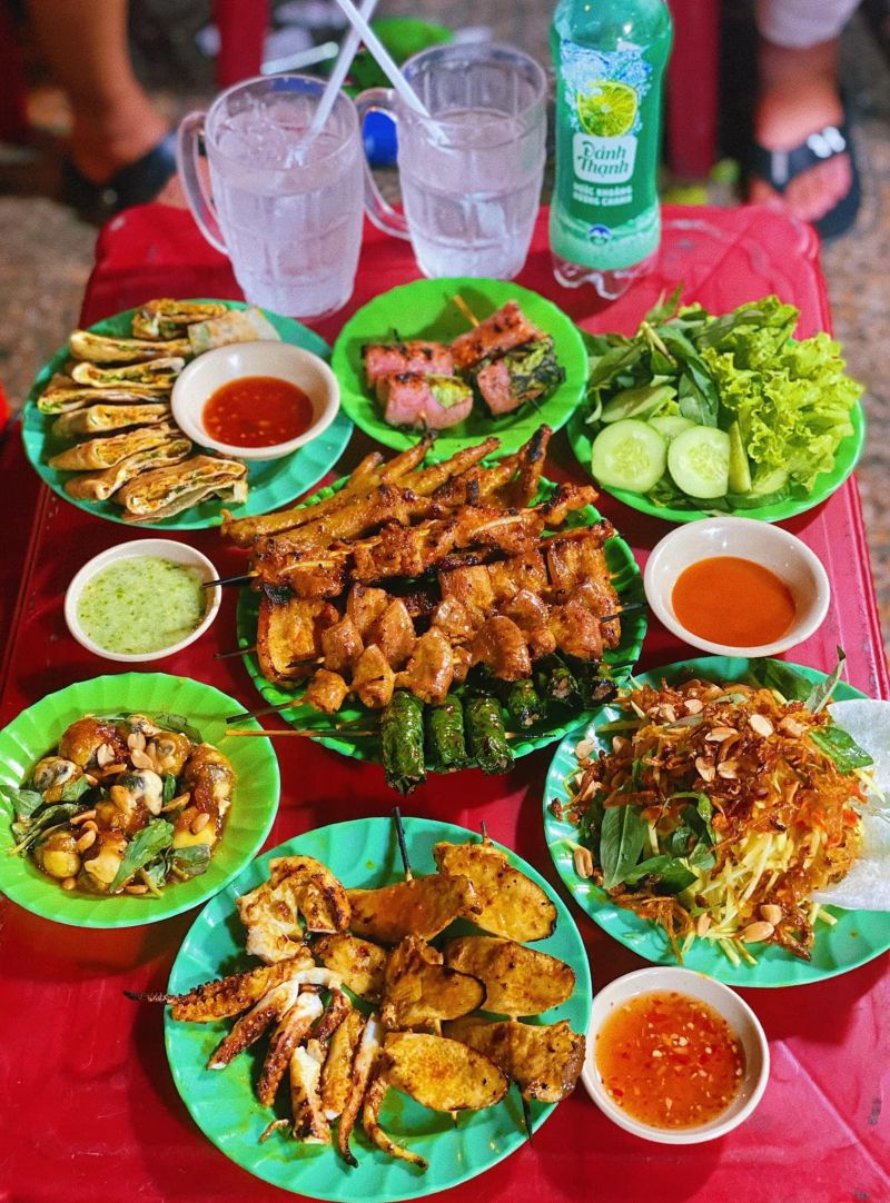 Quán Hà - Trứng lộn, Mực khô, Nem nướng