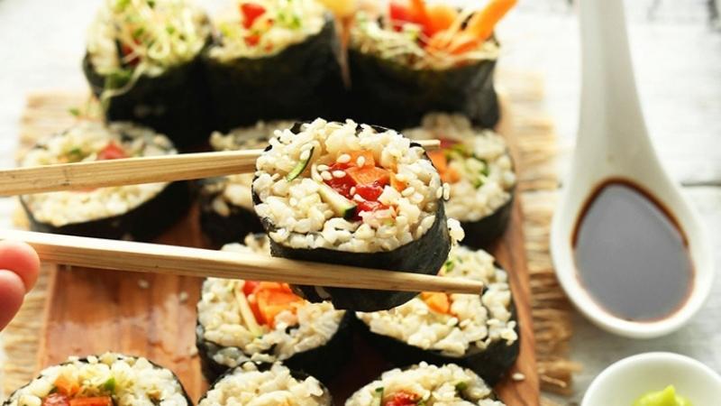 Cơm cuộn gạo lứt