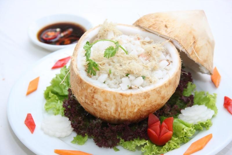 Cơm dừa - món ăn đơn giản mà đòi hỏi lắm công phu
