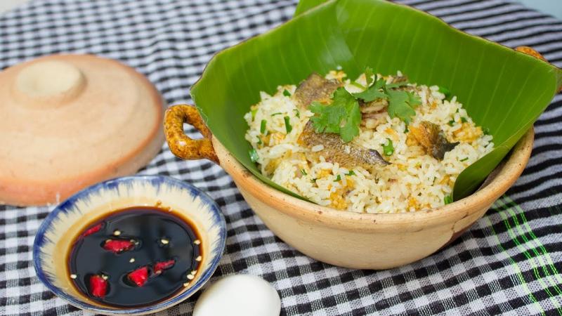 Cơm chiên cá mặn