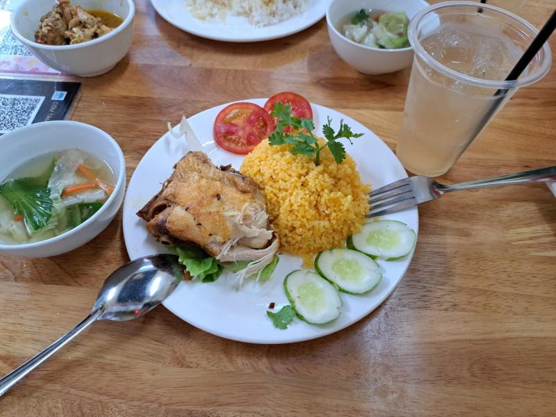 Cơm Gà Cô Ba J