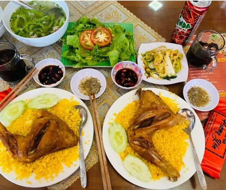 Cơm Gà Hương Yến