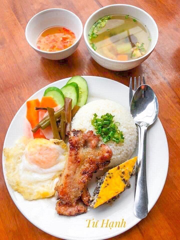 Cơm Gà Ta Nướng Tư Hạnh