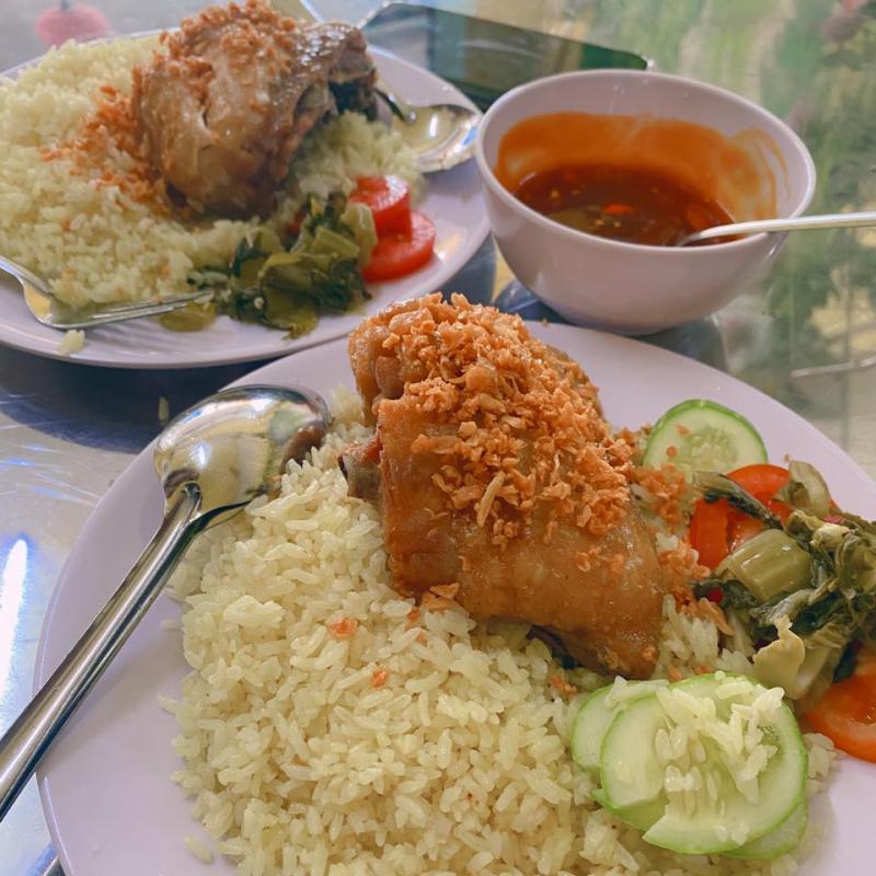 Cơm Gà Xối Mỡ Chị Tống