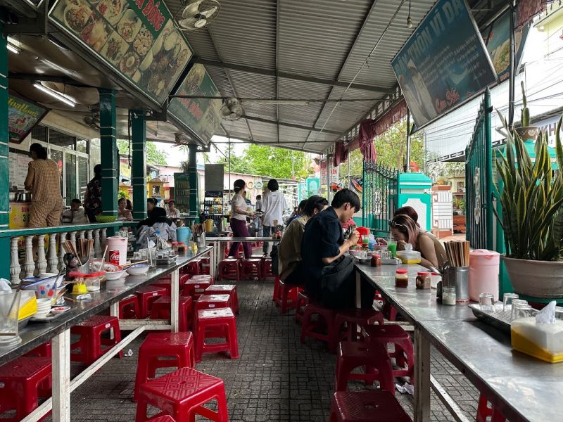 Cơm Hến Hoa Đông