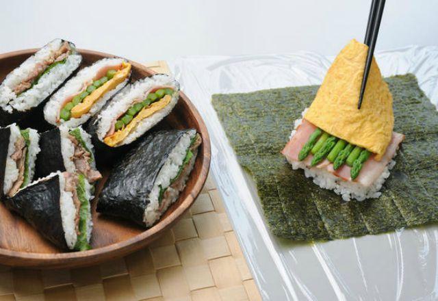 Món ăn được nắm chắc lại và thường được gói trong rong biển nori.