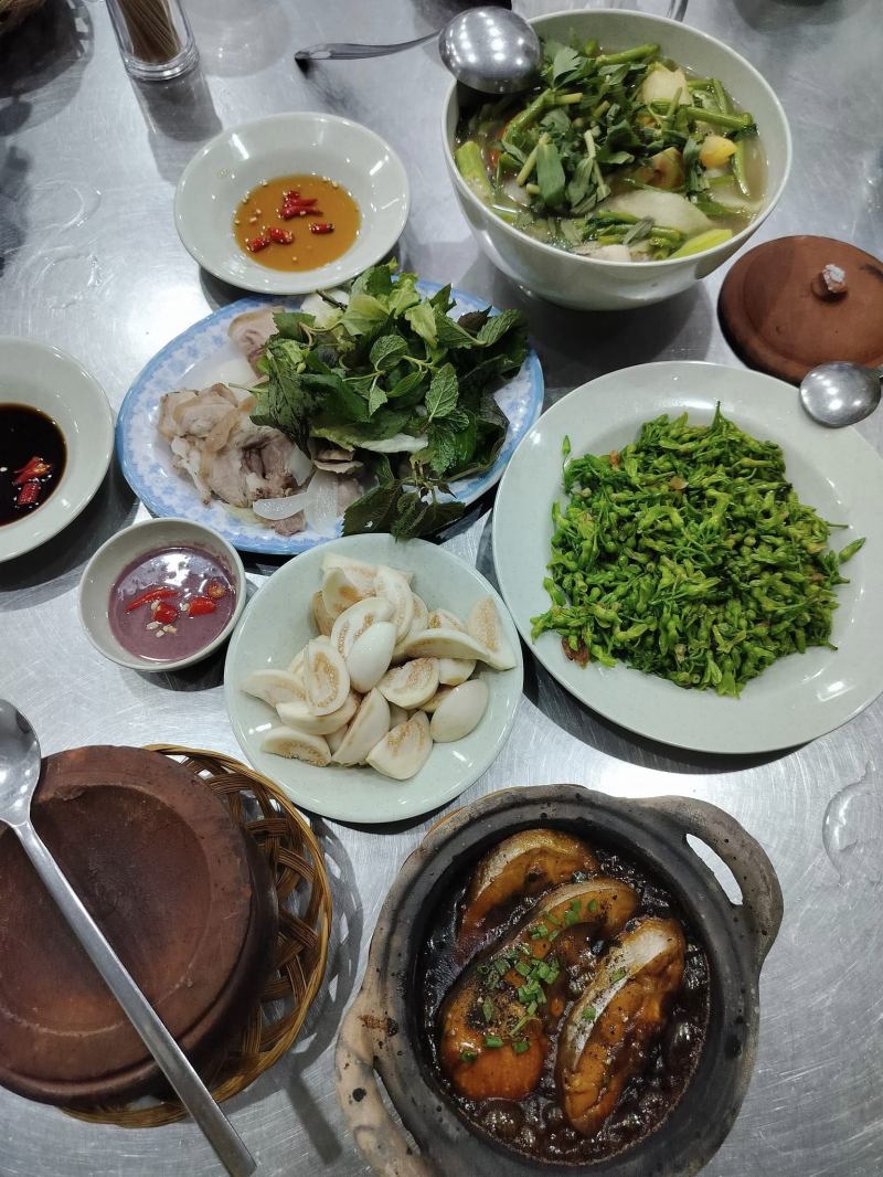 Cơm niêu Huyền Sương